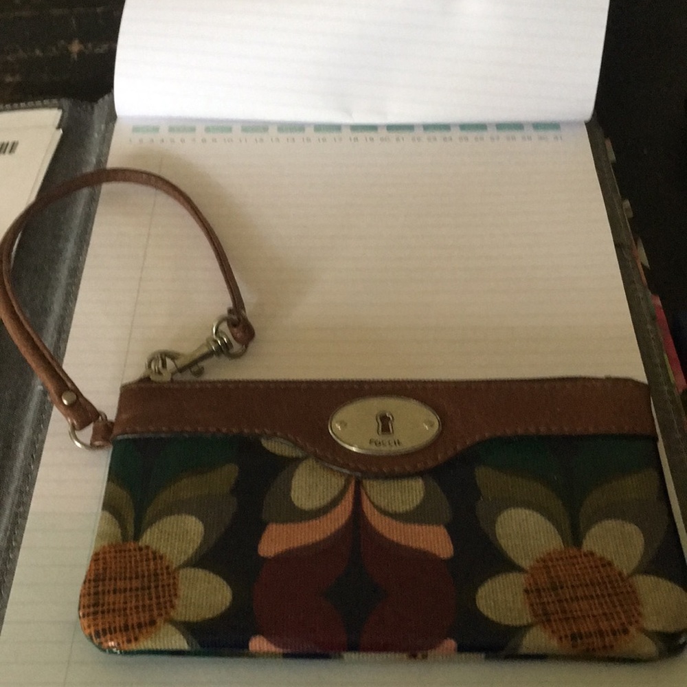 Fossil wristlet